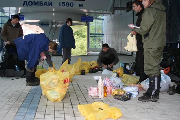 Распределение продуктов на станции канатной дороги.
